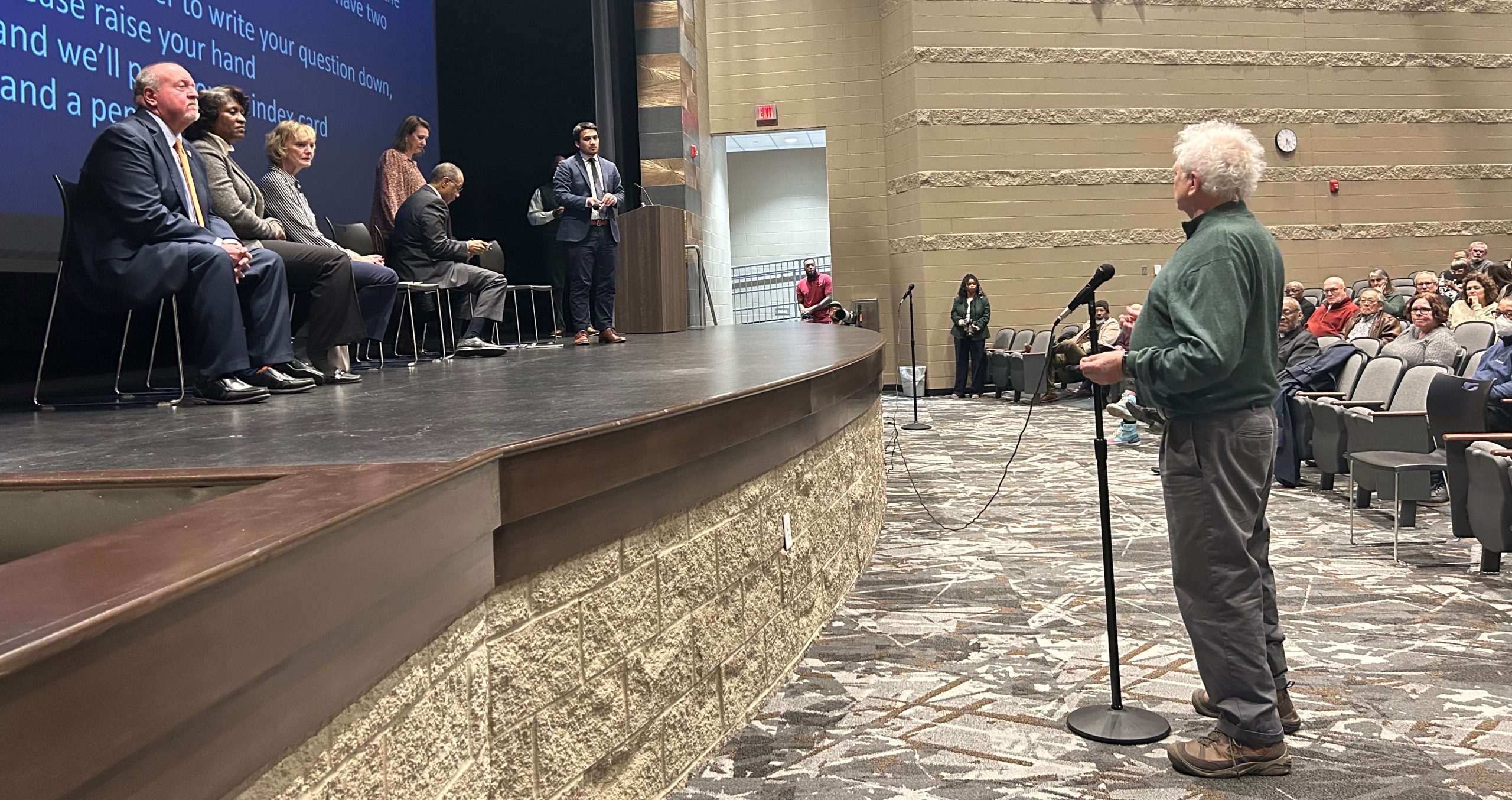 Akron Police Chief search is focus of town hall meeting