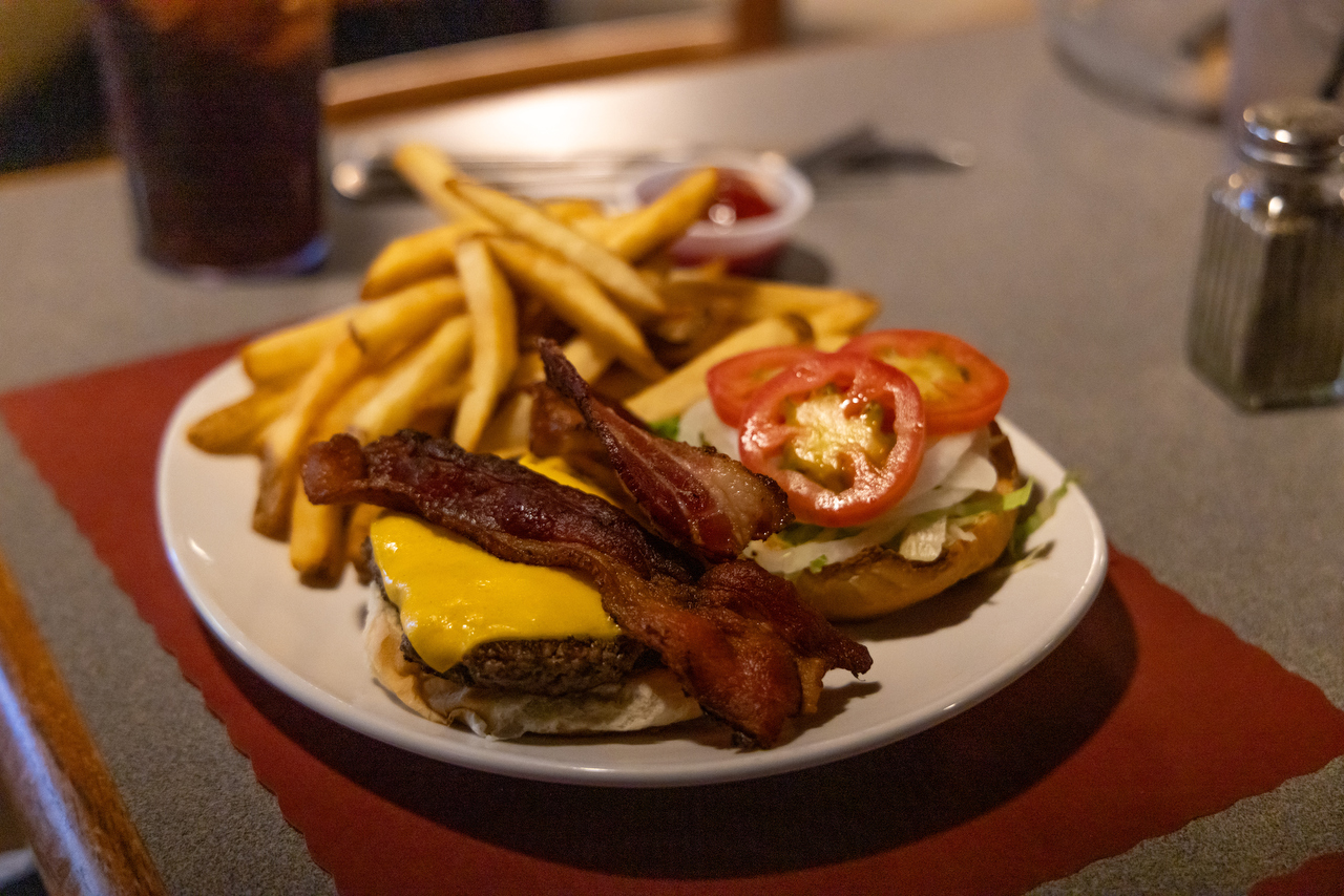 Best burger Ido Bar & Grill dazzles with old school charm and taste Signal Akron